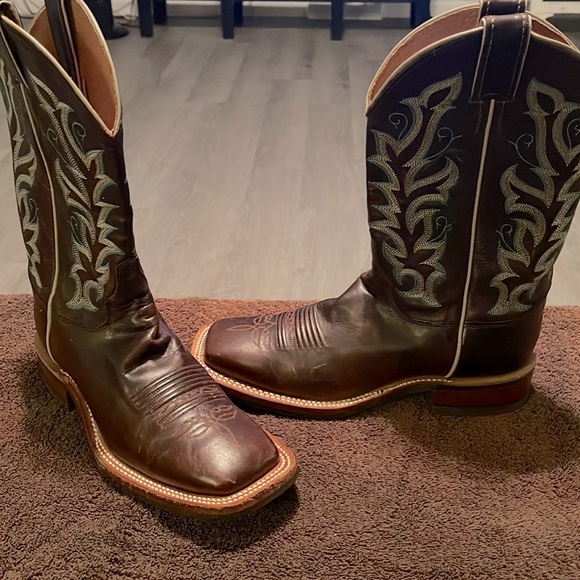 Justin Cowboy Boots - Picture 1 of 2
